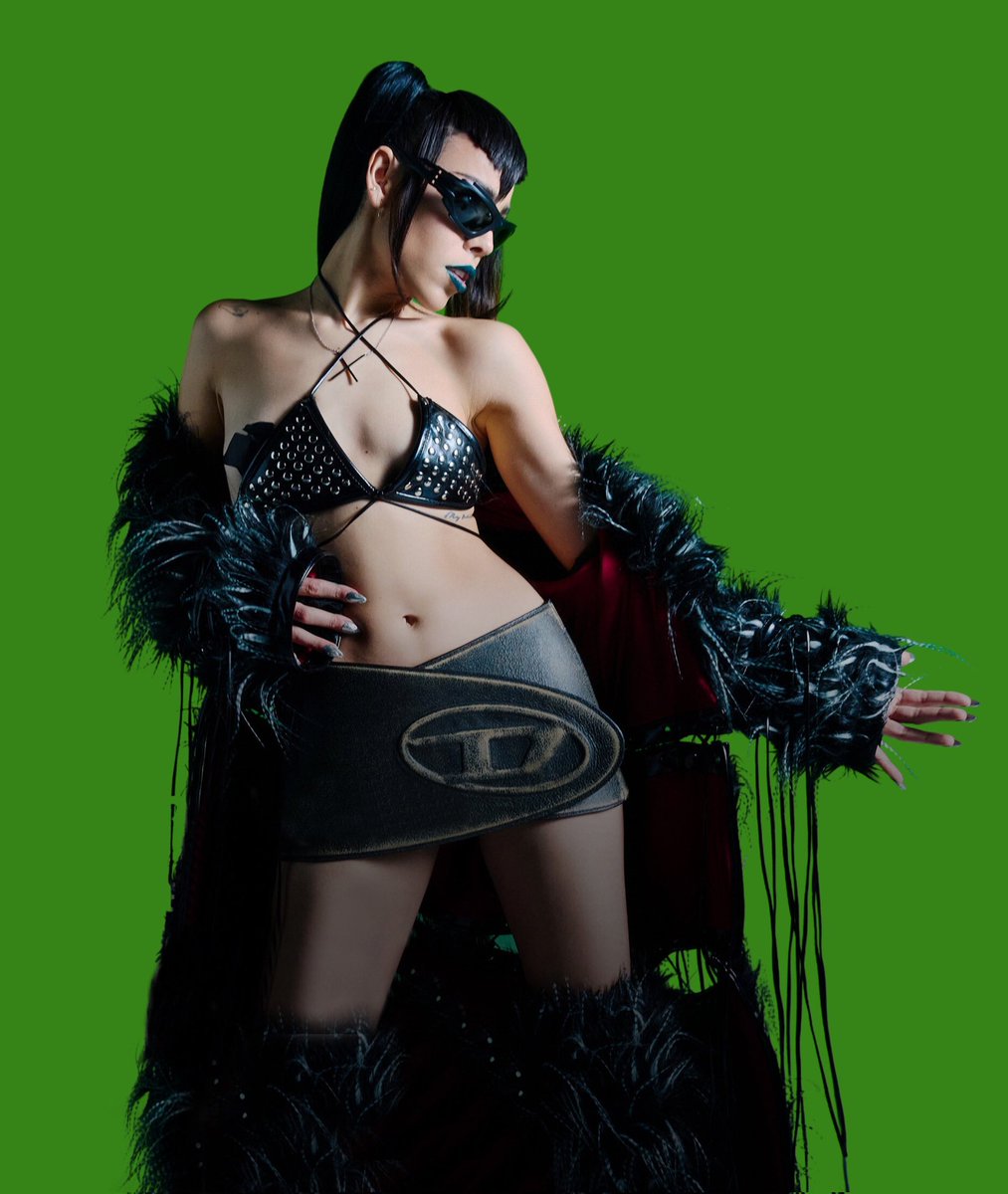 .@DannaPaola ha superado los 2.7 BILLONES de streams en Spotify.

— Se mantiene como la 2da artista mexicana más reproducida en la plataforma.