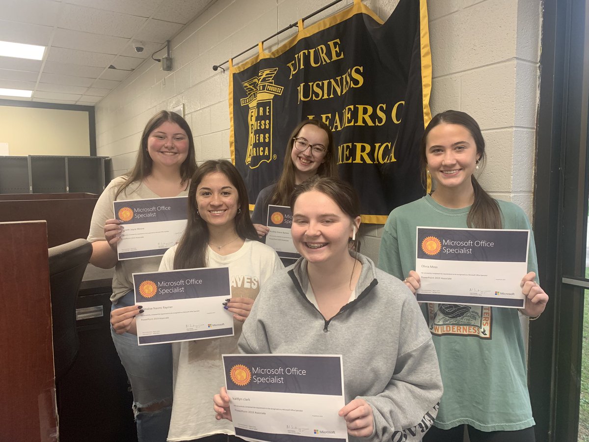 myhenley's tweet photo. These five young ladies earned industry certification in Microsoft PowerPoint today! @CCCHSRaiders https://t.co/jwleV6z0NS