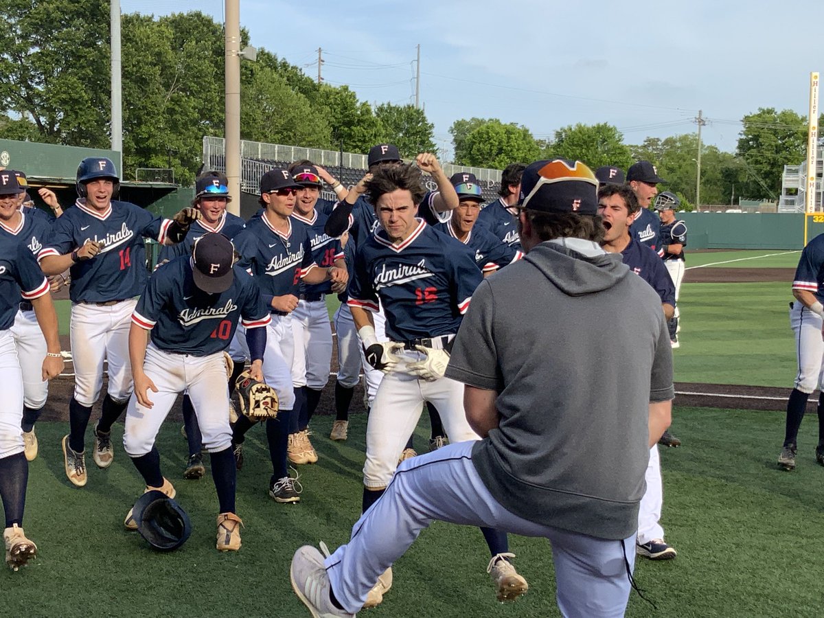 Middle of 6th Inning ⚾️⚓️
Farragut 4
HVA 4
Homerun by COOPER SCHULZE (pictured)
⁦<a href="/AdmiralGameday/">Farragut Baseball</a>⁩ ⁦<a href="/prepxtra/">PrepXtra</a>⁩ ⁦<a href="/5StarPreps/">5Star Preps</a>⁩ ⁦<a href="/DCCATVOICE/">David Clary</a>⁩ ⁦<a href="/CoachTcom/">CoachT.com</a>⁩ ⁦@PBRTennessee⁩ ⁦<a href="/ETBCAbsb/">ETBCA</a>⁩ ⁦<a href="/TBCAorg/">Tennessee Baseball Coaches Association</a>⁩