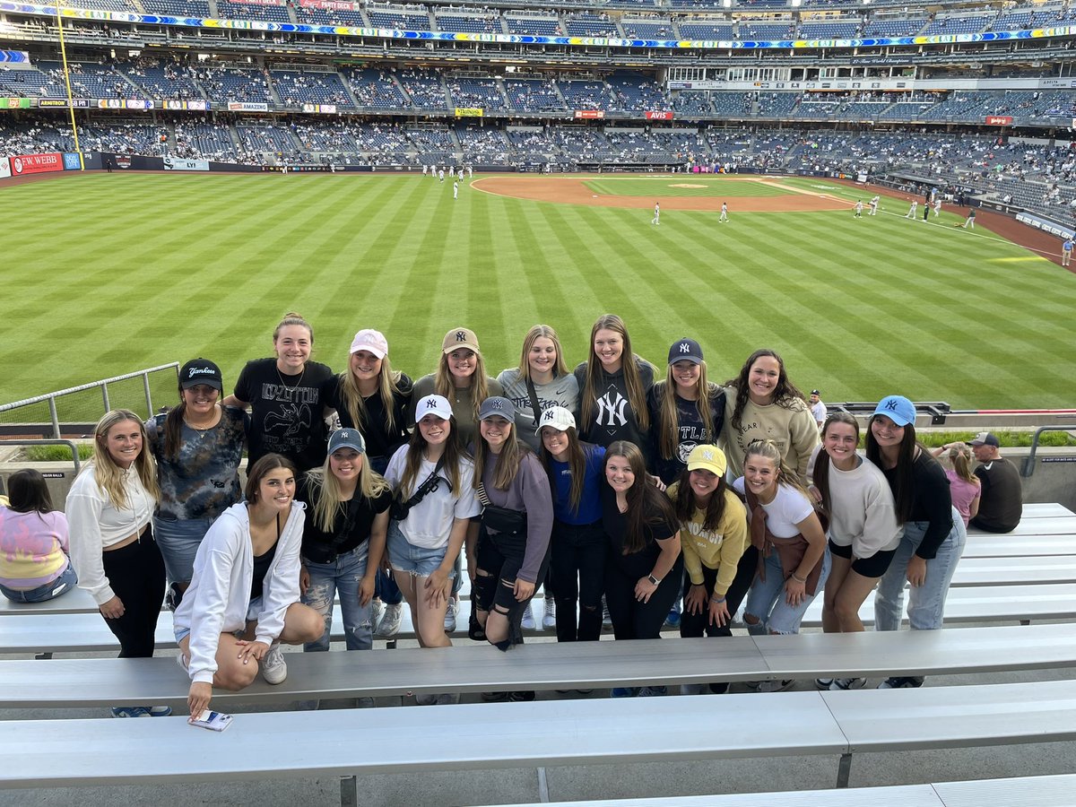 ButlerSoftball's tweet photo. Why not? Yankees vs A’s https://t.co/zjly7grLWx