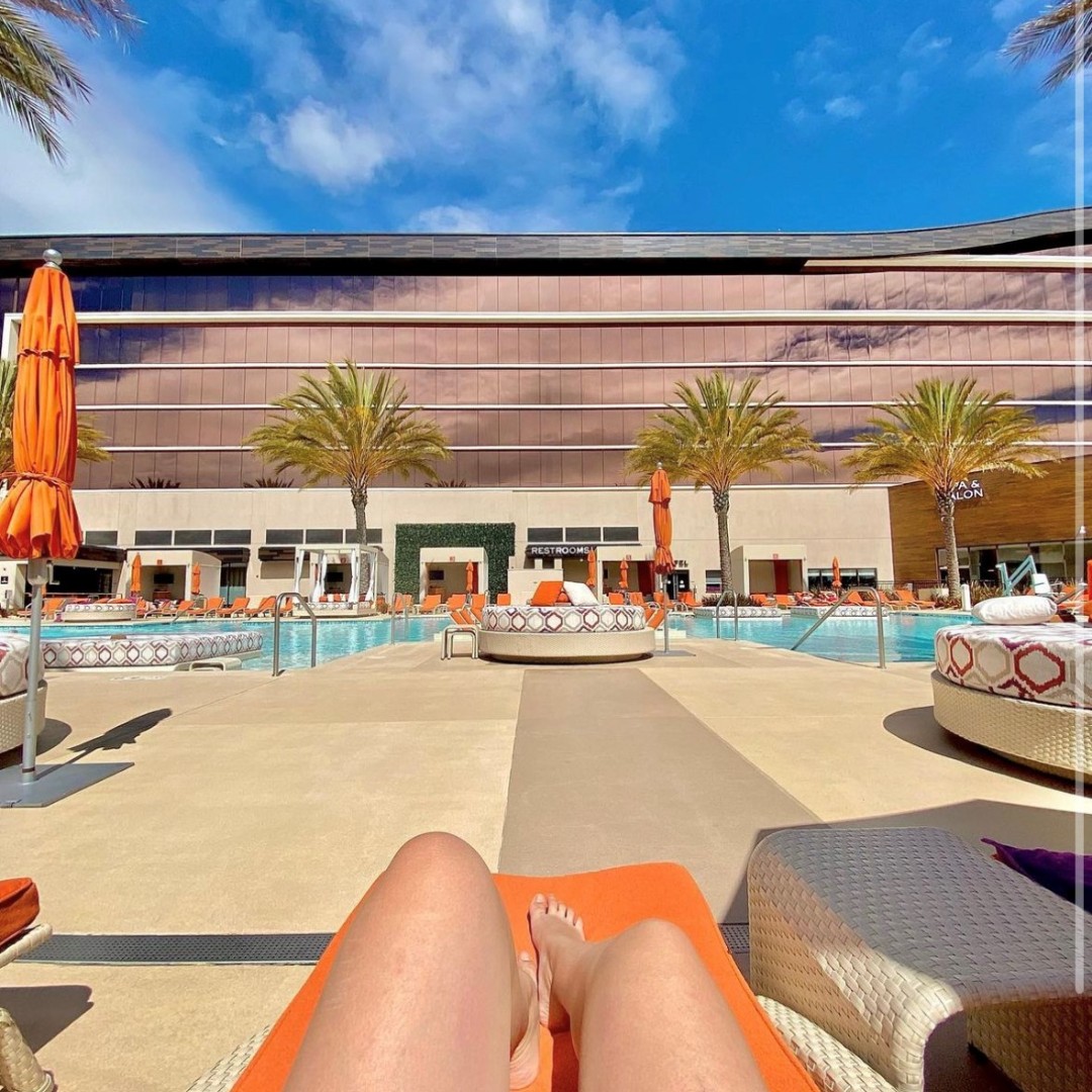 playgraton's tweet photo. Things are heating up, Sonoma County. Pool season at Graton Resort & Casino has officially started! βοΈπ΄πΆοΈ
Open 9AM to 8PM, daily. Explore more details: https://t.co/kEINhR0cZz
π· christine.anne.graves @MrNoelBurgess
#GratonPoolParty #gratoncasino #playgraton #bayarea https://t.co/0PPed75Ott
