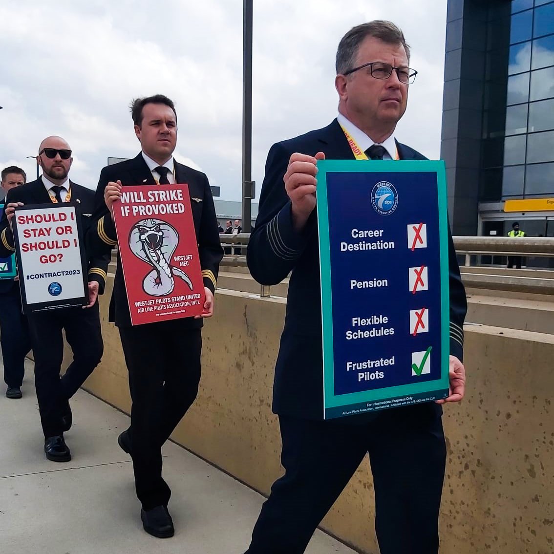 WestJetALPA's tweet photo. A record number of pilots attended today’s all-base info picket. 750+ pilots made a statement to @WestJet mgt, do the right thing! Throughout negotiations mgt has not meaningfully addressed the pilots' concerns
#WeAreReady #contract2023 #showUsAfuture #WestJetPilots #ALPAPilots https://t.co/ixa6OwbVBr
