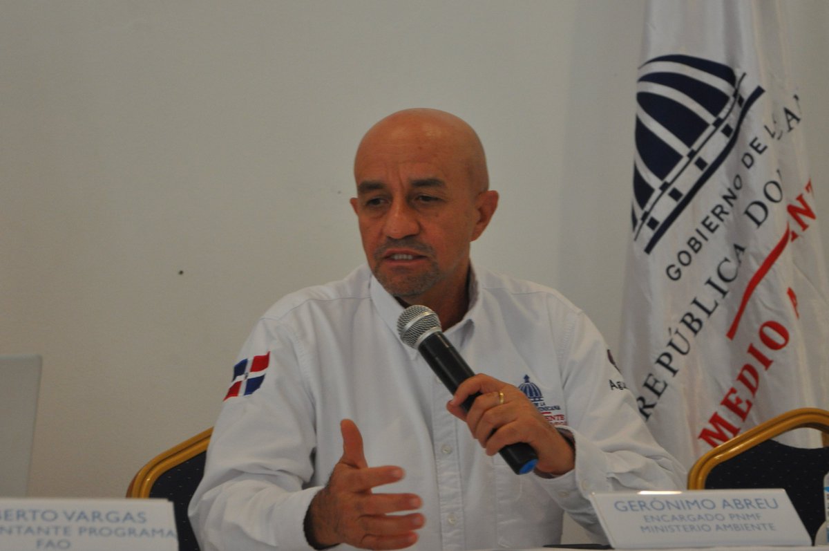 faodominicana's tweet photo. "En el 1er cuatrimestre del año, se registraron unos 540 incendios forestales, que han afectado alrededor de 10,500 hectareas", indicó Gernónimo Abreu, encargado del Programa Nacional de Gestión y Manejo del Fuego de @ambienterd https://t.co/QF8jH4xyJC