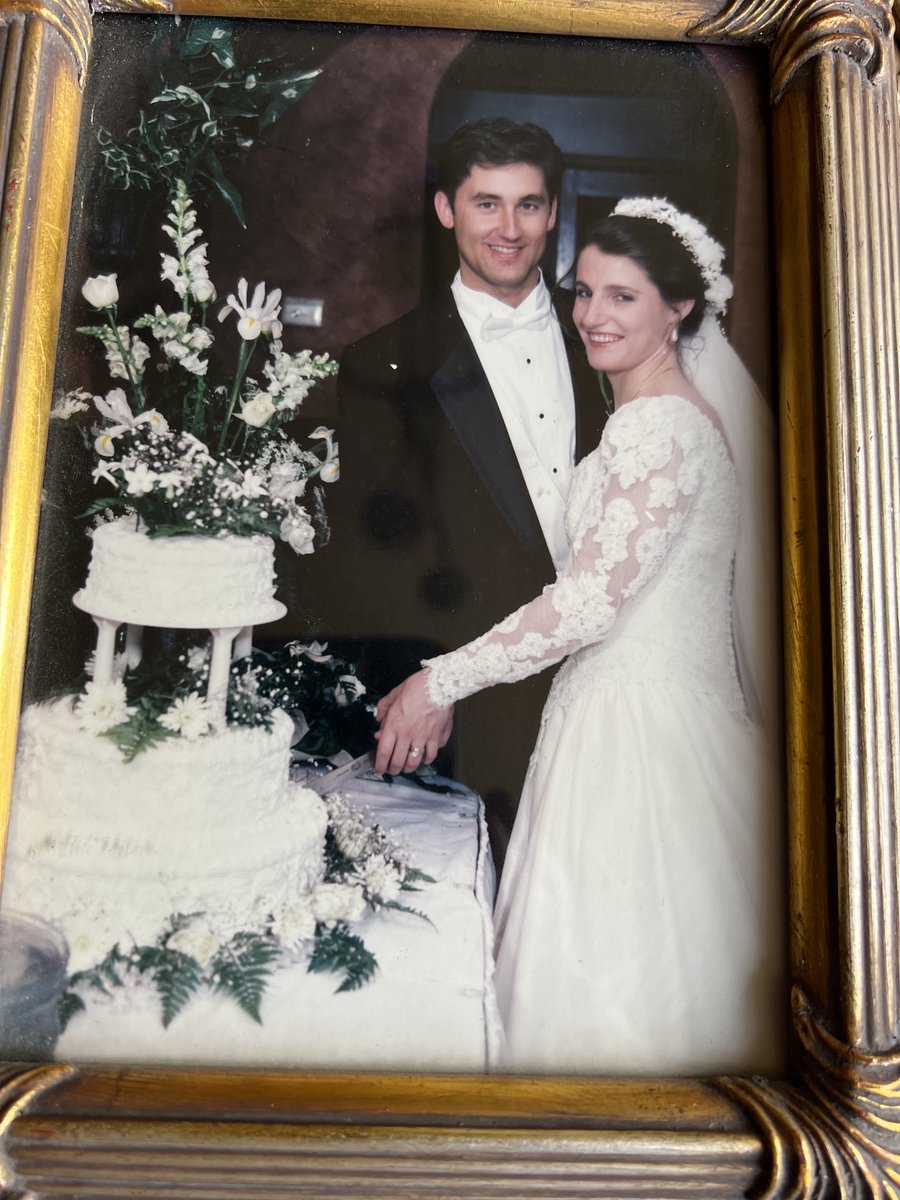 AricGiddensMD's tweet photo. Happy Anniversary to ⁦@MAndreaGiddens⁩ 30 years ago we said our “I do’s” and started our grand adventure. 3 kids, 2 busy careers, great travels around the world. Hoping for 30 more!  Love ❤️ https://t.co/pcPLnfUP8c