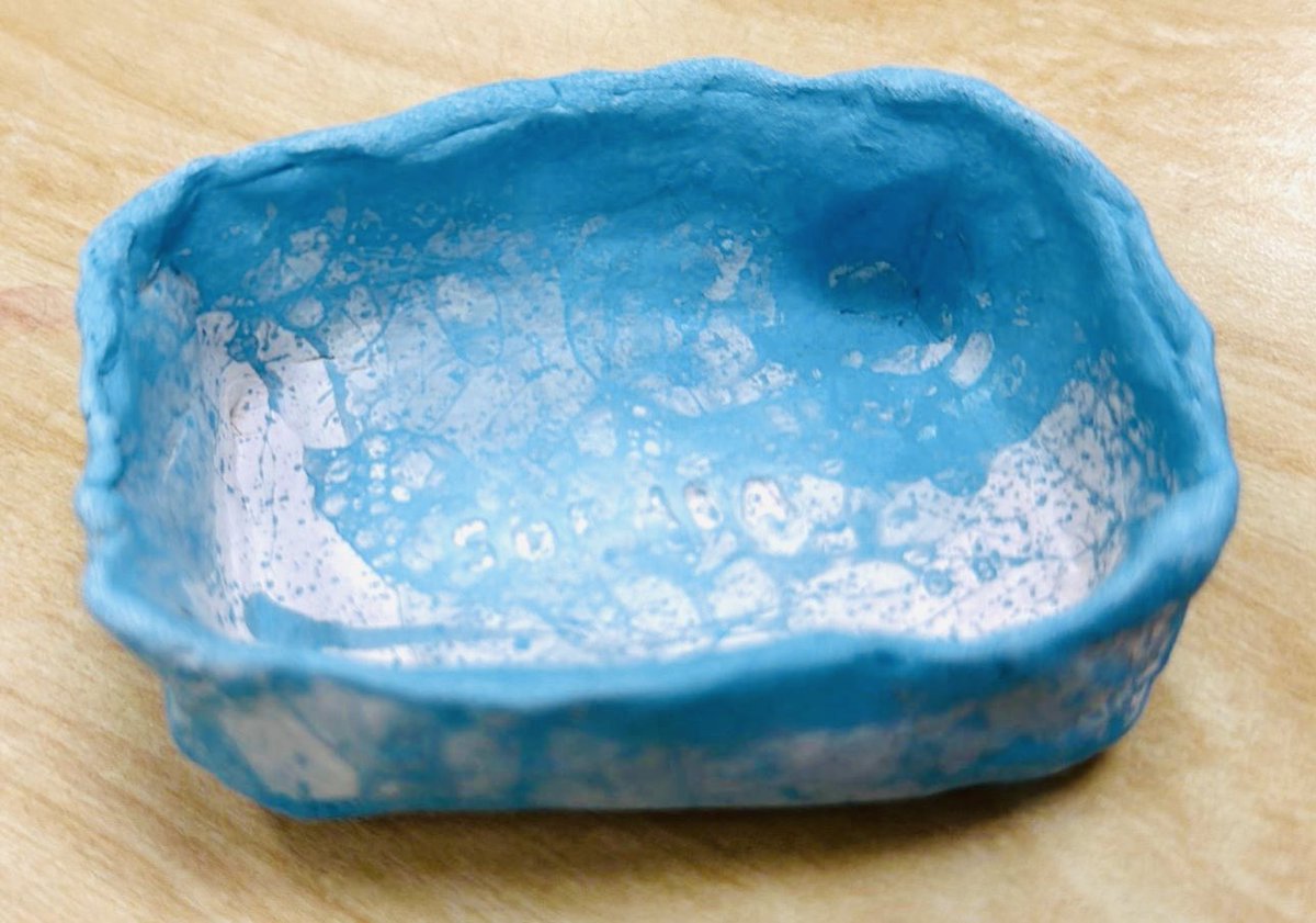 WaldenStacey's tweet photo. My 3rd graders are having STEAM fun finishing their ceramic cut-corner slab dishes, and today my first section added color to them by printmaking BUBBLES🫧 They had so much fun learning by process &amp; exploration that they could layer prints for a dynamic effect!🫧 @RockHillSchools https://t.co/hAEkiZiFTe