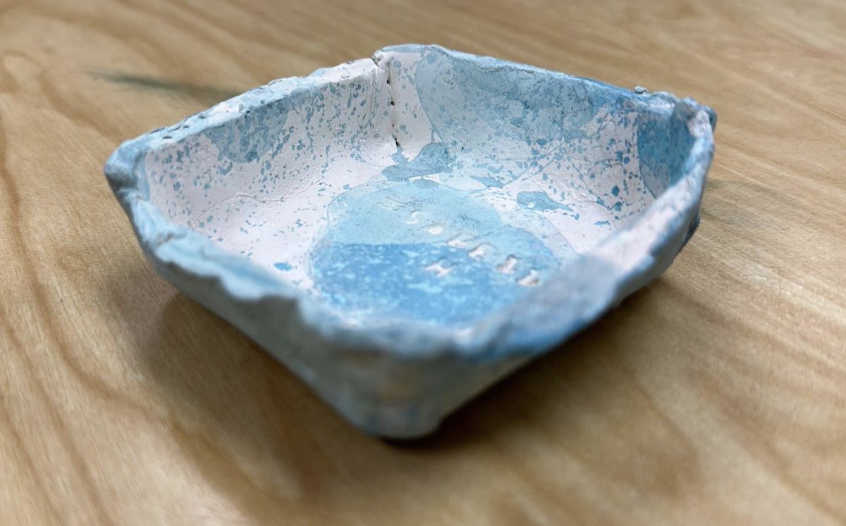 WaldenStacey's tweet photo. My 3rd graders are having STEAM fun finishing their ceramic cut-corner slab dishes, and today my first section added color to them by printmaking BUBBLES🫧 They had so much fun learning by process &amp; exploration that they could layer prints for a dynamic effect!🫧 @RockHillSchools https://t.co/hAEkiZiFTe