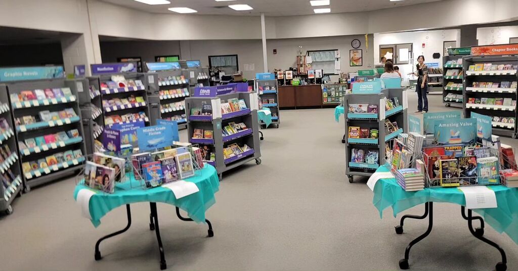 Gwin Oaks Reads tweet media