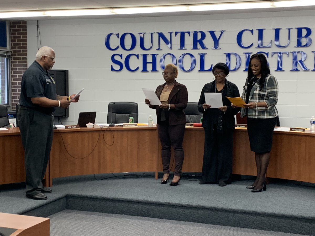 CCH160's tweet photo. Thank you Mrs. Sharon Mack for your dedication and service to the students and staff of CCH 160. Welcome  Mrs. Doss, Dr. Young and Ms. Swain to the CCH 160 School Board!!!! https://t.co/BvdfF8ok0Q