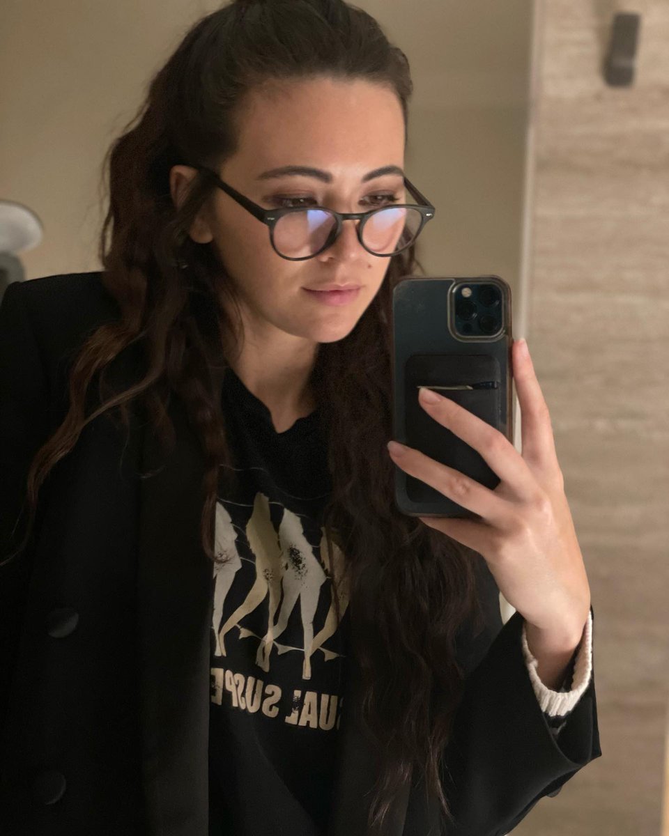JessHenwickFan's tweet photo. 📷Jessica Henwick via Instagram:
"Reporting for .@goldhouseco duty. Thank you .@marcmena and .@pircillapae for getting me ready! ❤️

👗 .@huishanzhang
💍 .@runaconcept
👠 .@schutz
👓 .@lookopticusa" https://t.co/Jg3tOF1eyl
