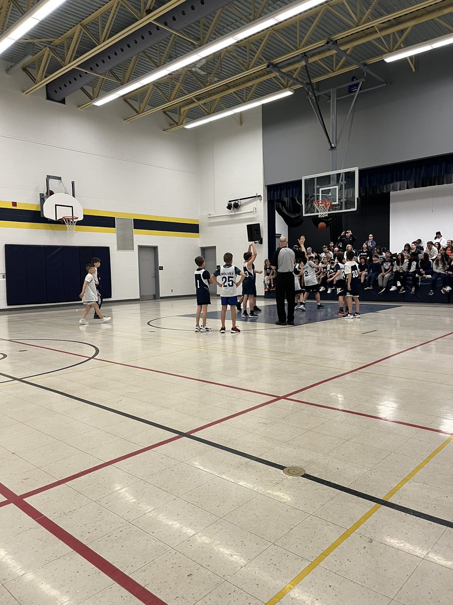 StAndrew_ycdsb's tweet image. Today we hosted the Junior Boys Basketball tournament and we are so proud of our team for their hard work and resilience 🏀⛹🏽‍♂️ #GoWolvesGo