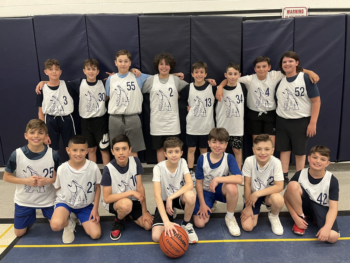 StAndrew_ycdsb's tweet image. Today we hosted the Junior Boys Basketball tournament and we are so proud of our team for their hard work and resilience 🏀⛹🏽‍♂️ #GoWolvesGo