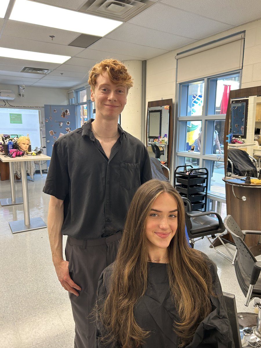 mlle_reeves's tweet photo. So awesome to have stylist Devon in today! Devon works at a salon currently and went to Algonquin for the hairstyling &amp; esthetics program! Thanks Devon for teaching us how to do Blowouts - on our lovely student Violet 💕🥰☀️ @HolyTrinityOCSB https://t.co/JGau43T4pK