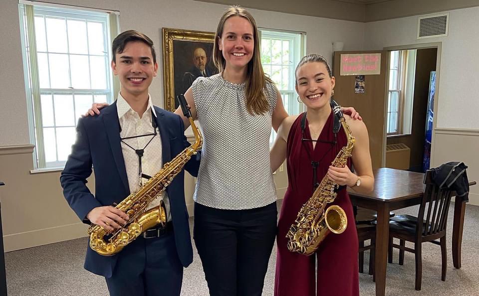 estelvica54's tweet photo. 🏆I had a wonderful time going to the Lima Symphony Orchestra Young Artists Competition.🎶
I was so happy to get to meet so many great people and for being awarded the 2nd prize! 🥈
It was very exciting to play with Dr. Liz Ames Liz Ames , such an stunning performer! https://t.co/HhHsHKmwxq