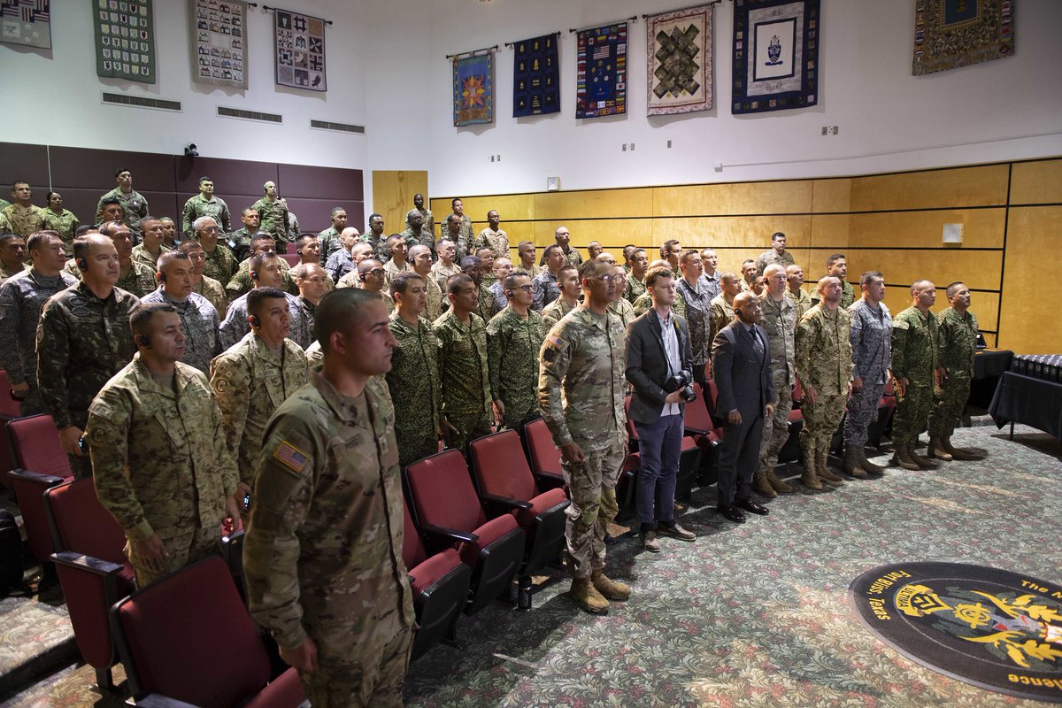 JefeArc's tweet photo. Clausura de la visita del Programa Integral para Suboficiales de Alta Jerarquía No. 18 a unidades del @Southcom. https://t.co/SpQcFNmnfR