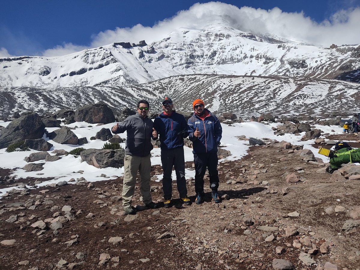 ecoecuador's tweet photo. Whether you're an experienced climber or a first-timer, we've got you covered. Trust our 17 years of experience to guide you to the summit of Chimborazo! #EcuadorEcoAdventure #ChimborazoSummit #ExperienceMatters https://t.co/1kSATvijVI
