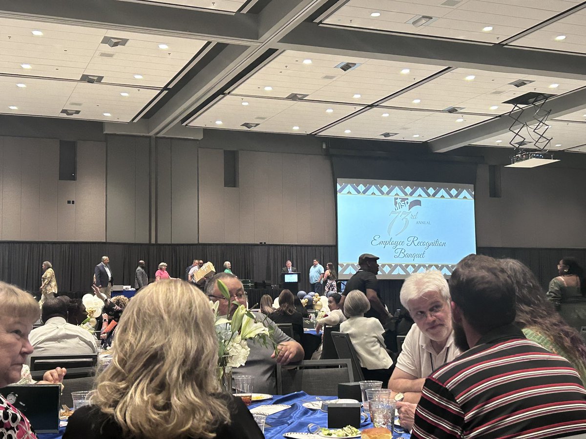 Lamar_MISD's tweet photo. Congratulations 🎊🎉🥰to our Award Recipients tonight: Suzy Ruiz, Jessica Ramirez, Lori Zarate, and Elaine Monarrez! I’m super proud of you all! 💙 https://t.co/NJgl8ejJeY