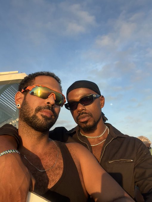 FvpM_uPWcAAL9mr?format=jpg&name=small