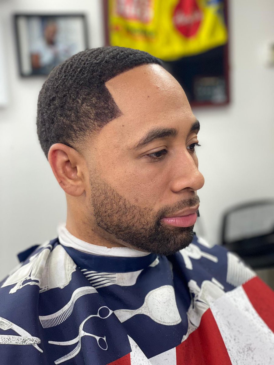 DerrickRHall's tweet photo. A fresh cut does wonders!!! Feeling brand new 🙌🏻 💇🏽‍♂️💈

#Actor #Model #MovieMaker #FilmMaker #barbershop #Haircut #Movie #MondayThoughts https://t.co/H4oG8qpmHt