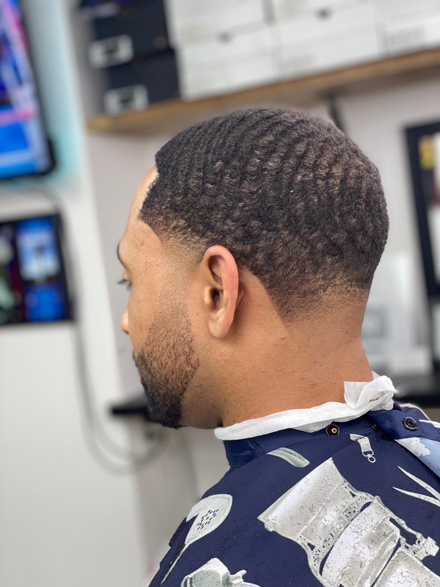 DerrickRHall's tweet photo. A fresh cut does wonders!!! Feeling brand new 🙌🏻 💇🏽‍♂️💈

#Actor #Model #MovieMaker #FilmMaker #barbershop #Haircut #Movie #MondayThoughts https://t.co/H4oG8qpmHt