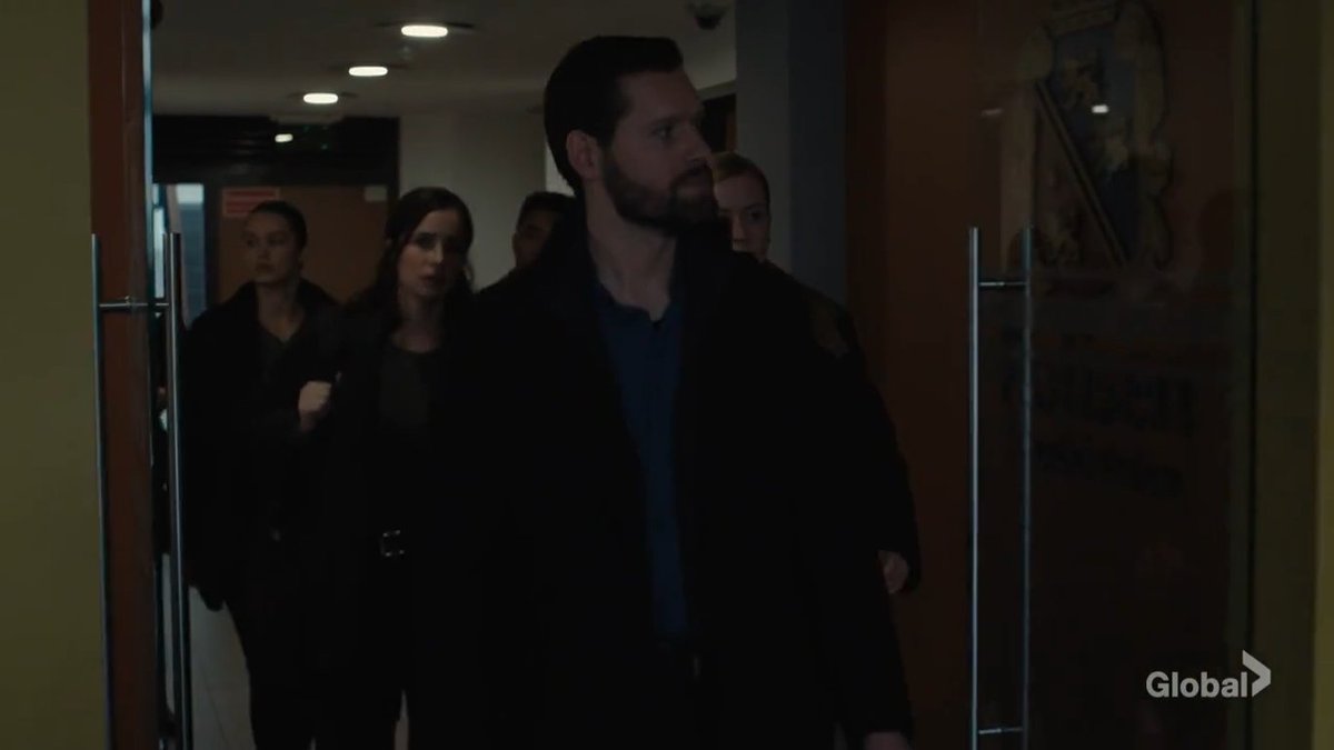 efenasmiles's tweet photo. Nice to see the @FBIIntCBS team do what they do best. #Vo and #ScottForrester are my FBI sweetie-buns! Their complex, sexy intensity is all kinds of awesome. They are a well-oiled machine and really show the importance of trust
#FBIInternational
#DickWolf
#WolfEntertainment https://t.co/PsDKzG5z73