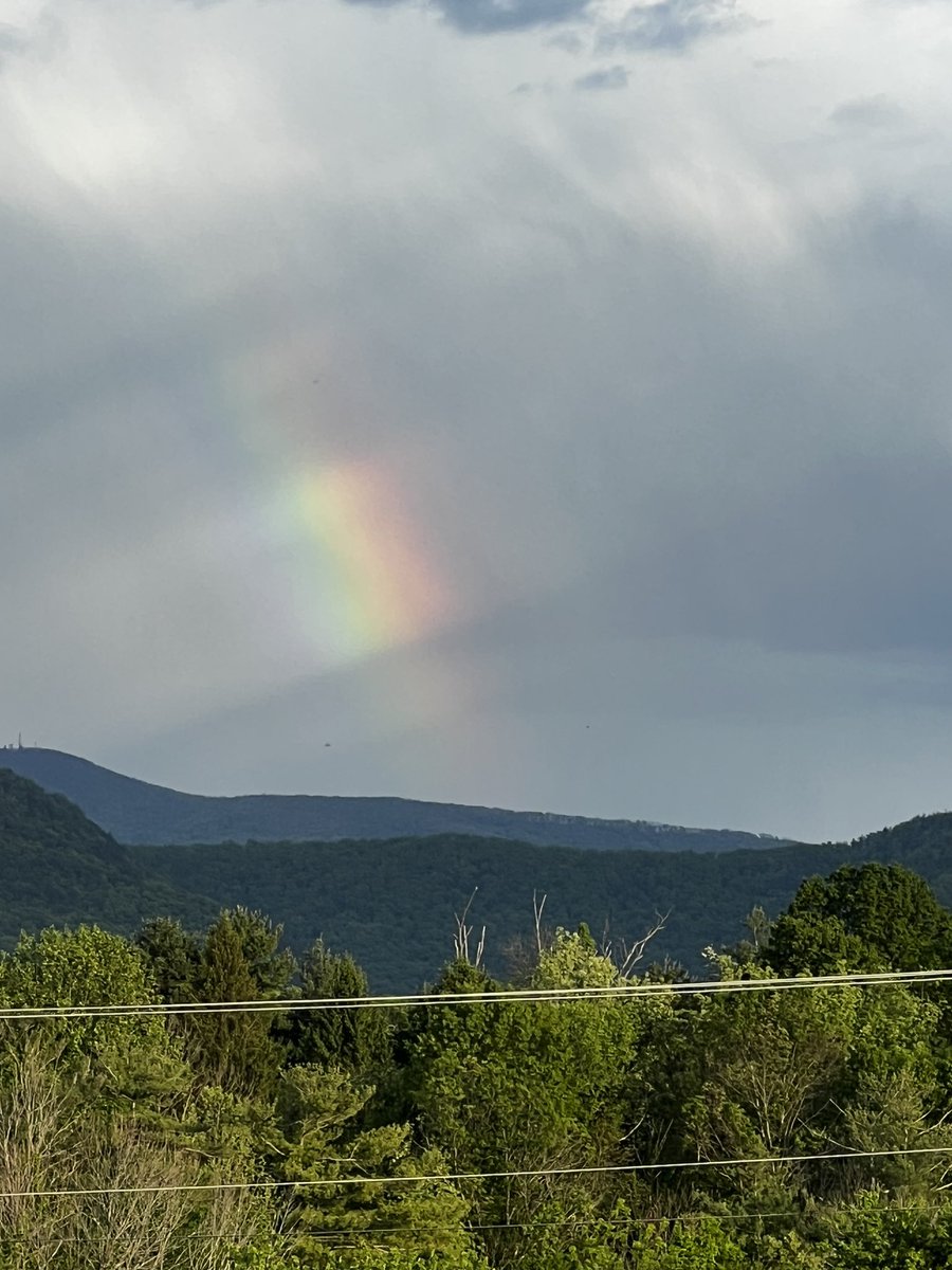 Beautiful rainbow over the Blue Ridge Mountains in Fairfield tonight! 
#rainbow  #shenandoahvalley #blueridgemountains #blueridgeparkway #crabtreefalls #northrockbridgetrail #mountainliving