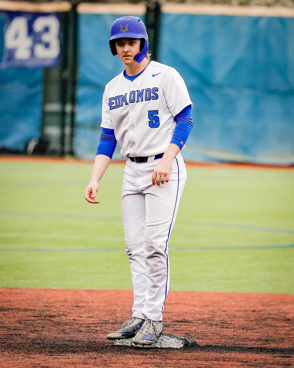 EdmondsTritons's tweet photo. Triton baseball split a pair of one-run games at Shoreline Sunday.

Gm1: Persons 2-run 💣 proved to be the difference in the 4-3 win.

Gm2: EdC tied it up in ⬆️9 but SCC plated the winning run in the bottom half. Rivera, Savitt &amp; Persons collected 2 hits. 

Next 🆙: vs EvCC Wed. https://t.co/eZRQmy5b8g
