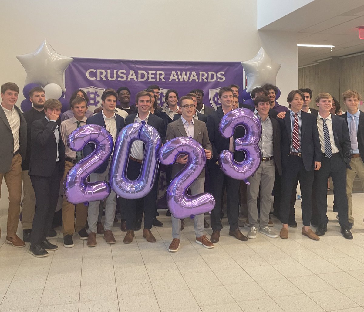 Like this tweet to vote for men's <a href="/HCrossTFXC/">Holy Cross T&F & XC</a> ! 🏃‍♀️

#GoCrossGo