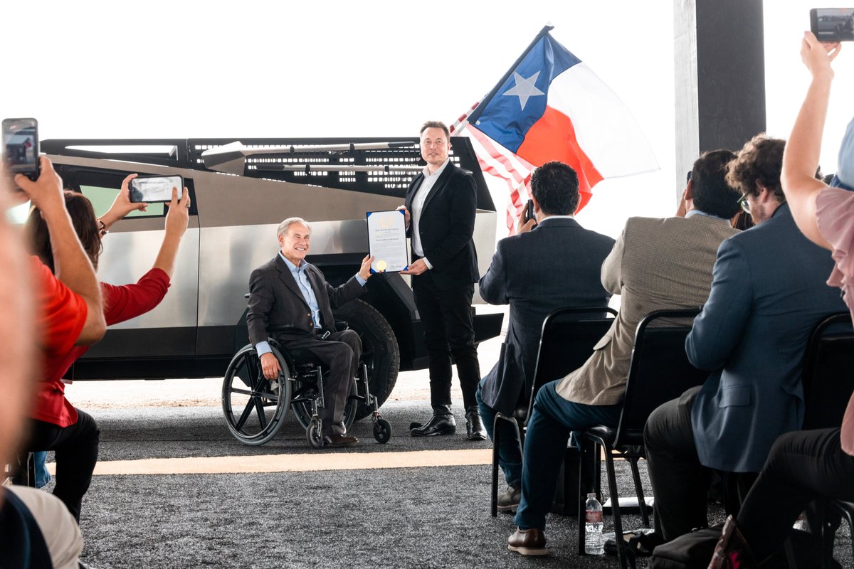 GovAbbottPress's tweet photo. Celebrated @Tesla’s new lithium refinery in Robstown.

With the Port of Corpus Christi nearby &amp; Tesla's Gigafactory in Austin, the lithium refined here will work its way into Tesla batteries all over the world.

Together, we will power the TX of tomorrow. 
https://t.co/nitP0tY3eG https://t.co/OnwYIAoaxw