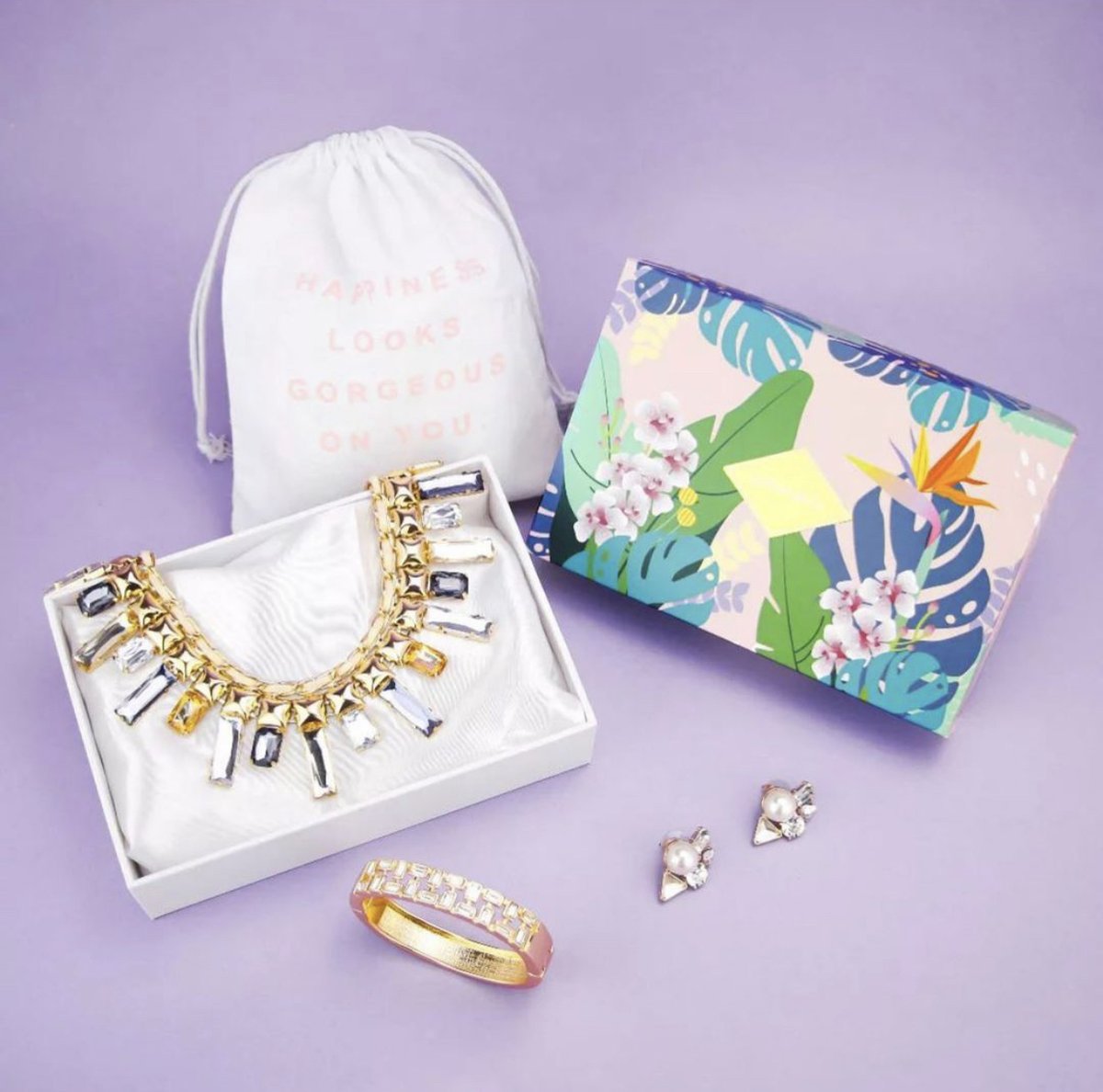 Kollectin's tweet photo. Two amazing deals for one incredible Mom. Shop Girlfriend Box’s Mother’s Day Sale in the KOL app:

💜 40% OFF Special Occasion Packs with code LUVUMOM40

💜 15% OFF One-Time Gifts with code LUVUMOM15

#mothersday #mothersdaygift #mothersdaygiftideas https://t.co/wvJrLptm78