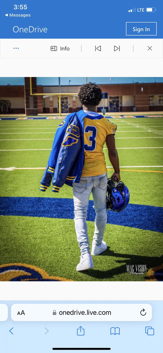 TraceyBoyer19's tweet photo. My 2023 graduate💙💛 https://t.co/Bq4wv3Ki3H