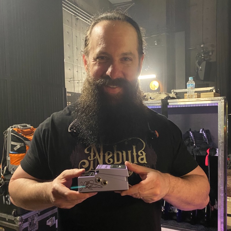BOSS_jpn's tweet photo. DREAM THEATERのギタリスト、John Petrucci氏(@JPetrucci)は現在行われているワールド・ツアーでBOSSのペダルを複数使用しています。
中でもDC-2Wは最もお気に入りのペダルで今回のツアーでも大活躍しています。
#BOSS_jpn #DC2W #JOHNPETRUCCI #DIMENSION