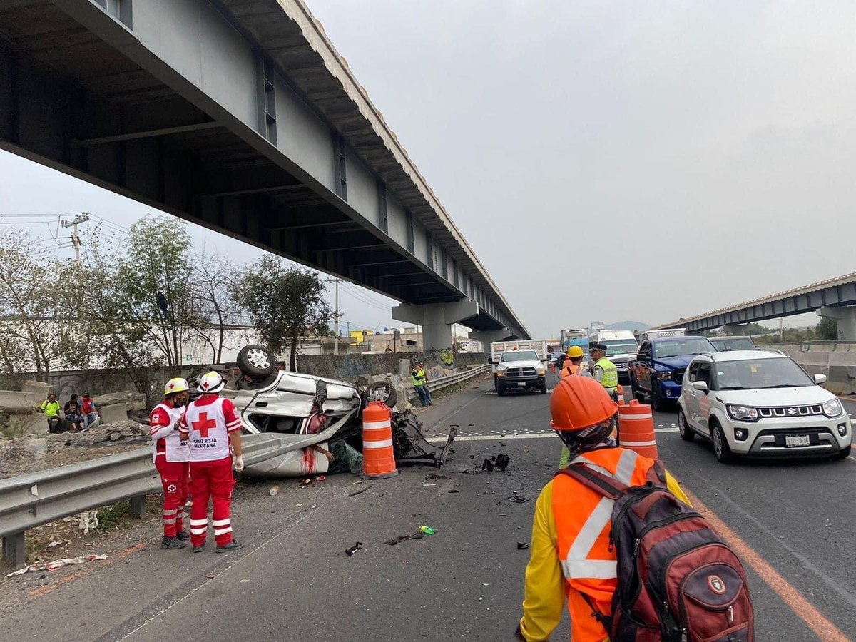 rioaxaca's tweet photo. #ReporteVial Trágico accidente en la autopista México-Puebla a la altura de la caseta vieja

🔴 #FuerteAccidente en el #Km28 de la autopista #Méx - #Pue, a la altura de #CasetaVieja, dirección #Chalco una persona fallecida en el lugar https://t.co/ra6ptI1RgU