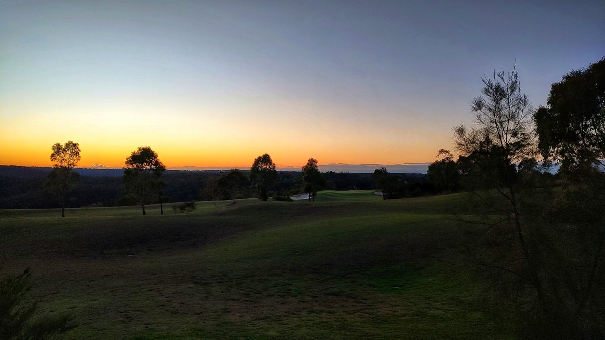 This morning's sunrise at the Royal North #sunrise #teetime #golfsydney #sydneygolf #publicgolf #ゴルフ #morninggolf #kuringgai #golf #sunrisegolf #elitegolfnsw #golflife #golfers