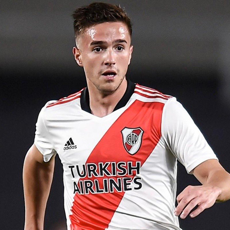 *había un chino que estaba con la música al palo a las 2am* 

el chino de al lado le toca la puerta y le dice: