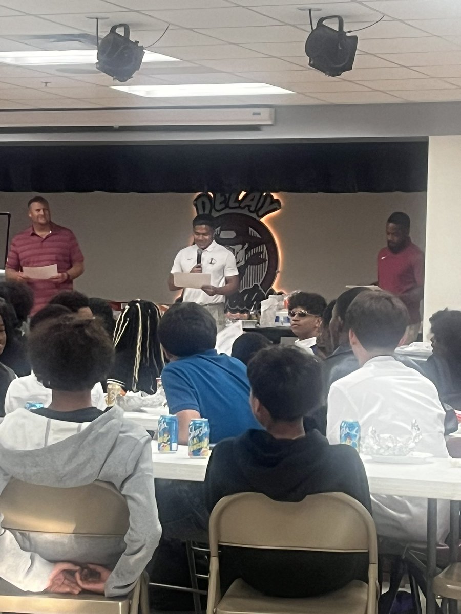 julz66's tweet image. Celebrating our amazing athletes at their banquet 🏈⚽️ 🏃‍♂️🏀 🏆 @DeLayMS