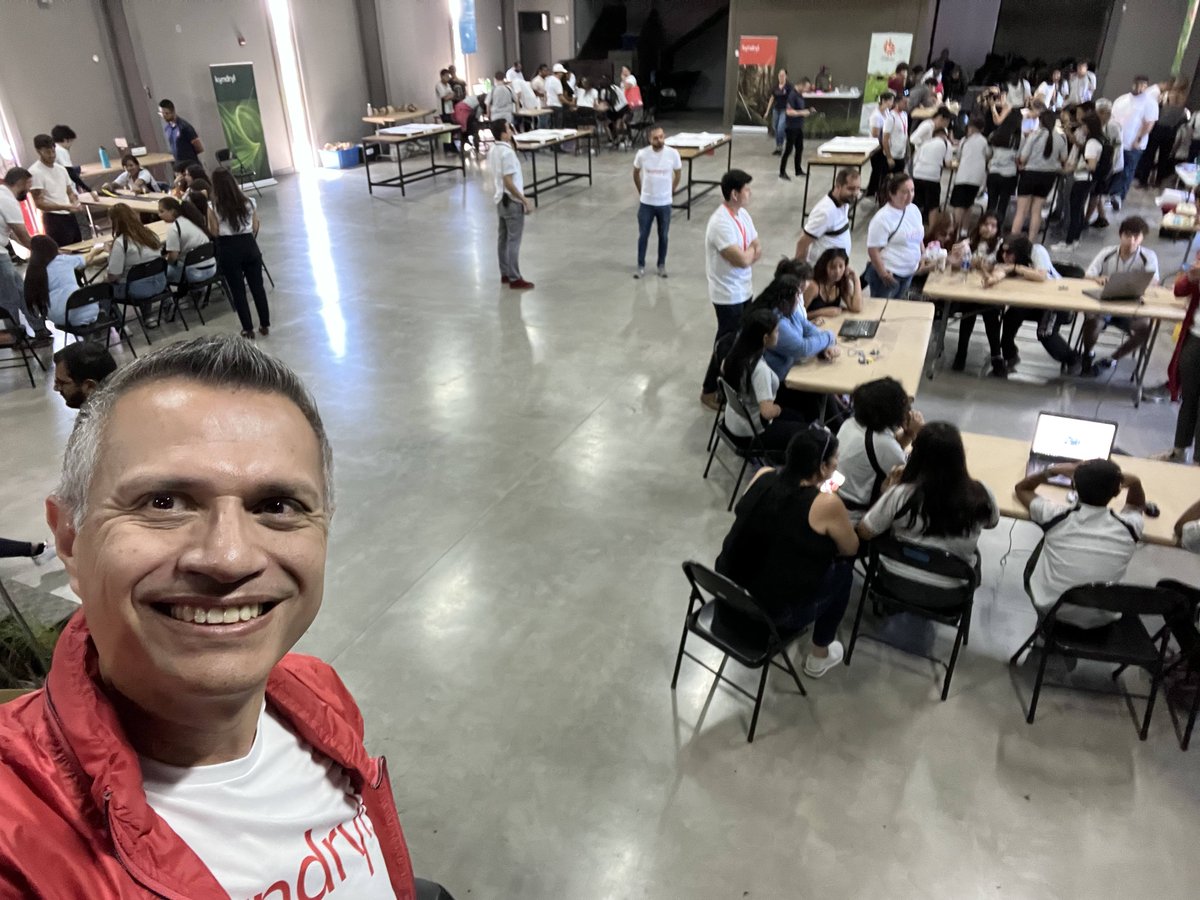 carlossm68's tweet photo. 5 días de actividades, 180 voluntarios de @Kyndryl Costa Rica acompañando, guiando y motivando a 300 jóvenes de colegios de la localidad en proyectos para fomentar  habilidades enfocadas en proyectos #STEAM. Gracias @AEDCostaRica  #TheHeartofProgress #ProCommunity https://t.co/eHWOrBv29X
