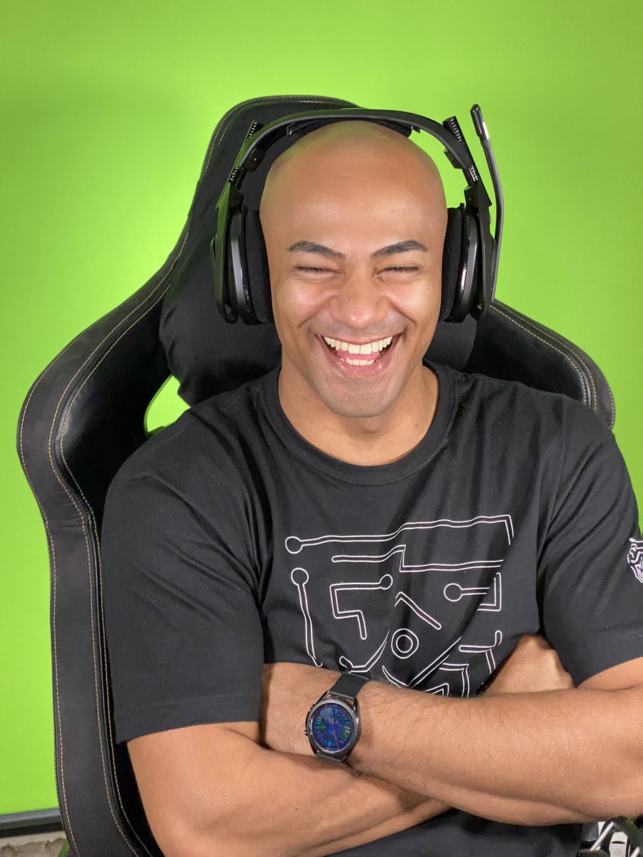 BlackWill88's tweet photo. Eu tava aqui… só trabalhando! Aliás, saiu episódio novo do “Conexão PeB”. Já foram lá conferir?😃
#vidadeapresentador #blackwill #premioesportsbrasil #gamesbr #esports https://t.co/zDbhdYUIsr