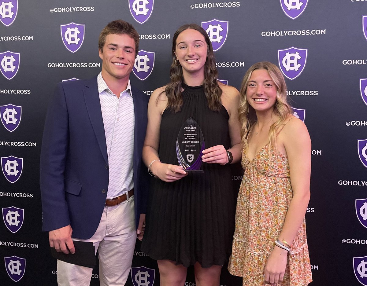 Congratulations to our 2022-2023 Women's Breakthrough Athlete of the year, from @HCrossWBB, Lindsay Berger! #GoCrossGo