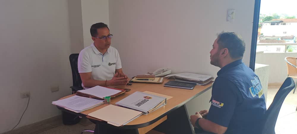 BermudezJoseA's tweet photo. Siguiendo instrucciones del Gob. @FreddyBernal me reuní con los responsables de  articular las mejoras al Sistema de Gestión Social de la @Gob_Tachira que estará bajo la administración de la Primera Dama Lcda. @KaremDeBernal  y su equipo de la @famitachirense https://t.co/fqbio8E5e2