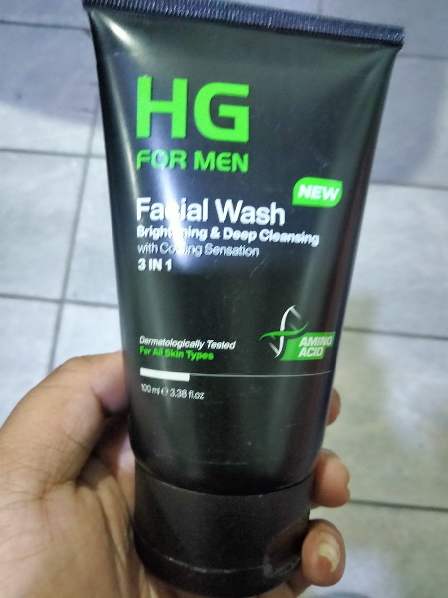 ebyfebryy's tweet photo. @tanyarlfes Kak review dong HG facial wash. Aku sedang pake ituu menurutku ini facial wash dr HG for men enak bgt di muka bikin adem dan menghilangkan muka kusam. https://t.co/39wYWF9FBr