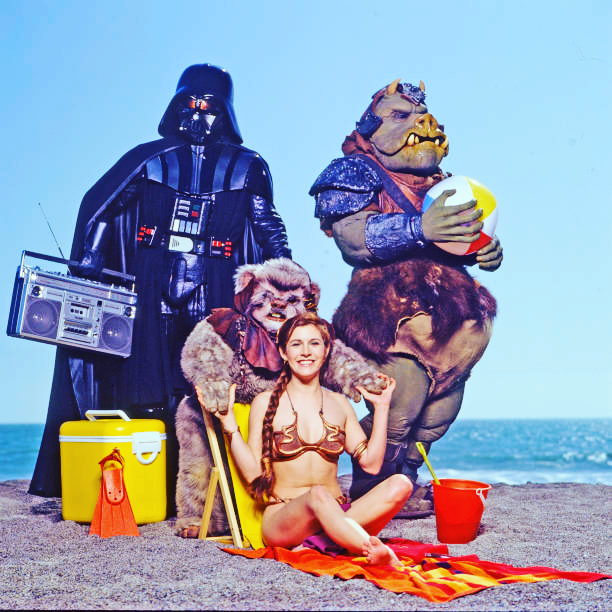 NotablePhotos's tweet photo. Carrie Fisher with the cast of Star Wars. 1983 https://t.co/A5UVg1VxXW