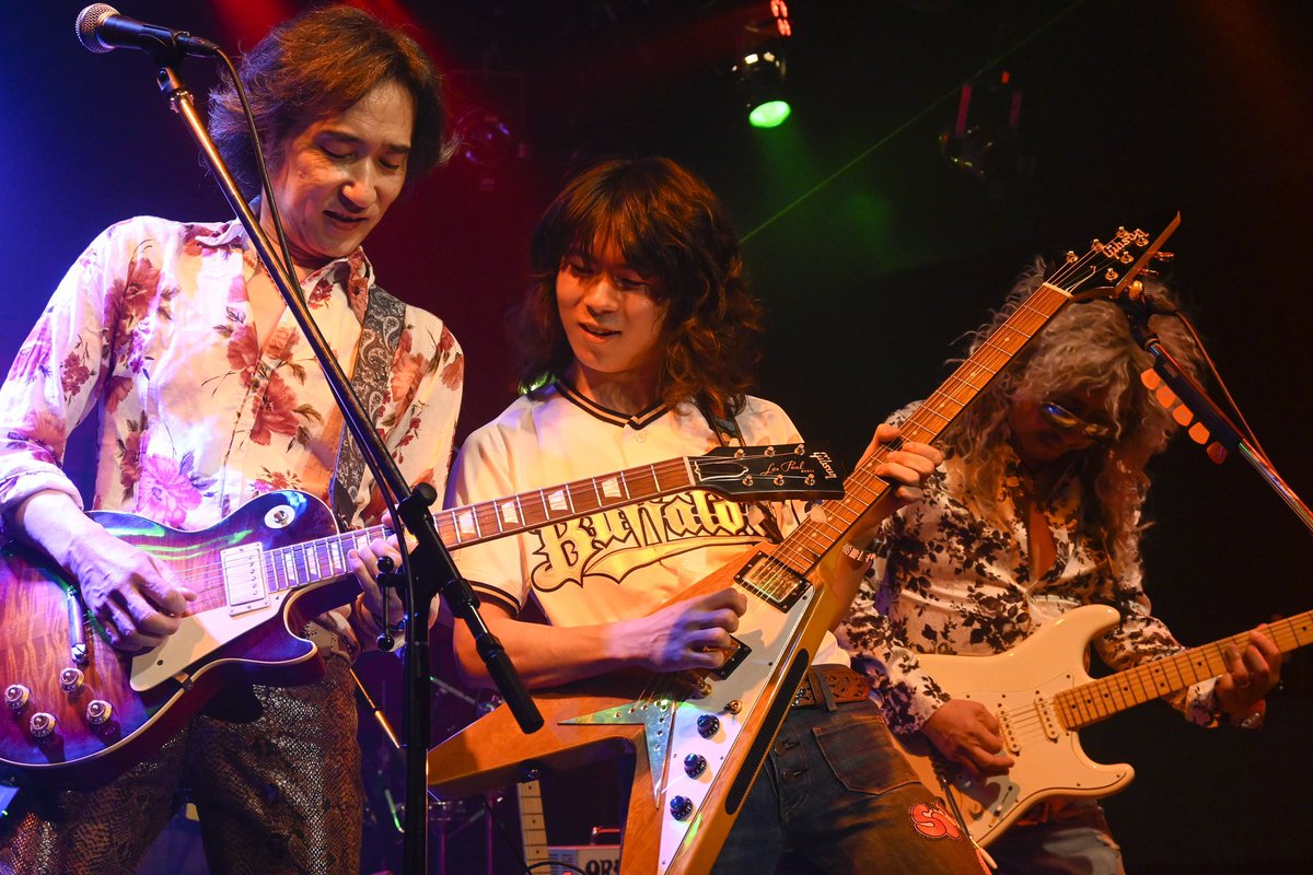 htogi999's tweet photo. 先日の「若年寄」のライブ、めっちゃくちゃ盛り上がった!めちゃくちゃ楽しかった!客席からの大きな声援で、ハジケたよ!
やりたいことはやった。満足!
皆さん、本当にありがとう!!
#若年寄
#近藤大介
#東儀秀樹
#日比野晋一
#東儀典親
#ちっち
#raykramer https://t.co/Q0PTqdmXE5