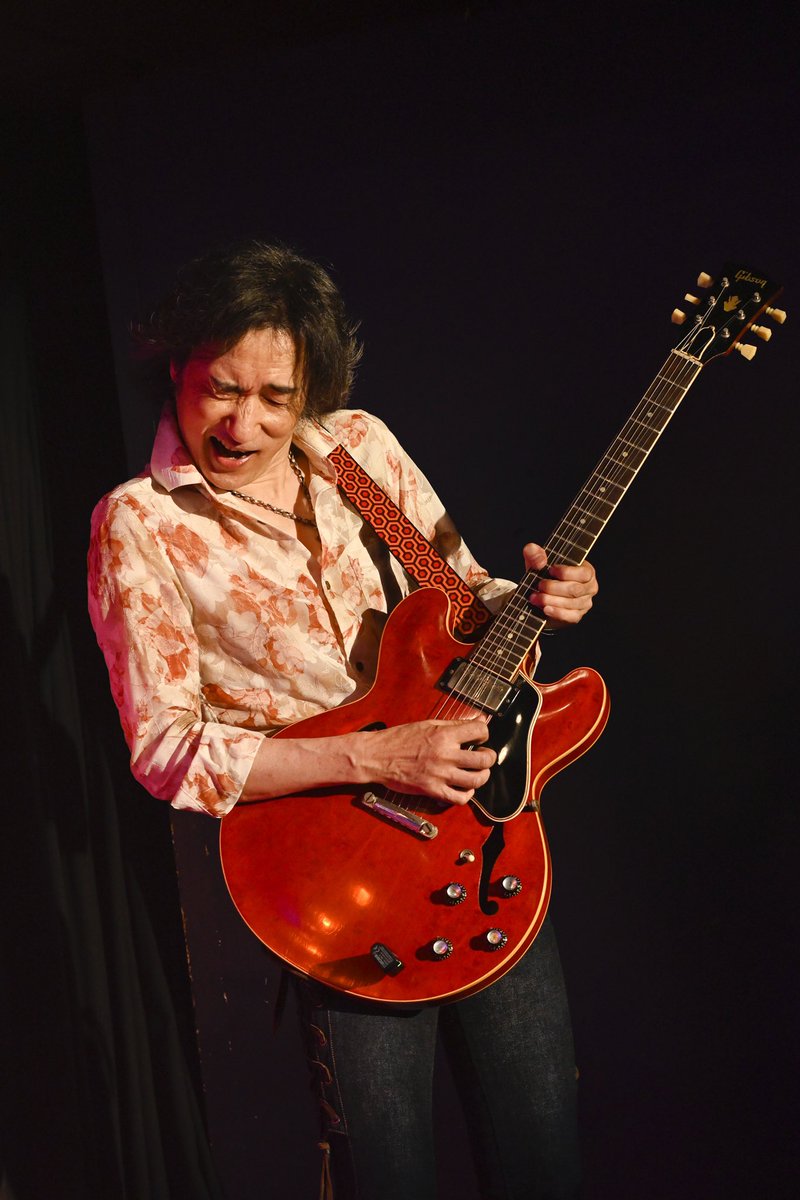 htogi999's tweet photo. 先日の「若年寄」のライブ、めっちゃくちゃ盛り上がった!めちゃくちゃ楽しかった!客席からの大きな声援で、ハジケたよ!
やりたいことはやった。満足!
皆さん、本当にありがとう!!
#若年寄
#近藤大介
#東儀秀樹
#日比野晋一
#東儀典親
#ちっち
#raykramer https://t.co/Q0PTqdmXE5