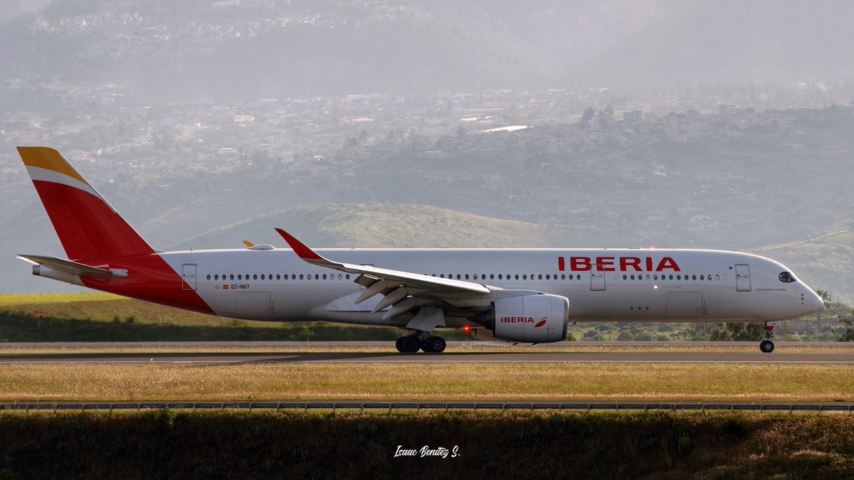 BenitezIsaac's tweet photo. Iberia A350-941 EC-NGT “Equipo Olímpico Español” 🇪🇸 Llegando a Quito - Ecuador 🇪🇨

@AeropuertoUIO @Iberia @Airbus https://t.co/BWM6QimX56