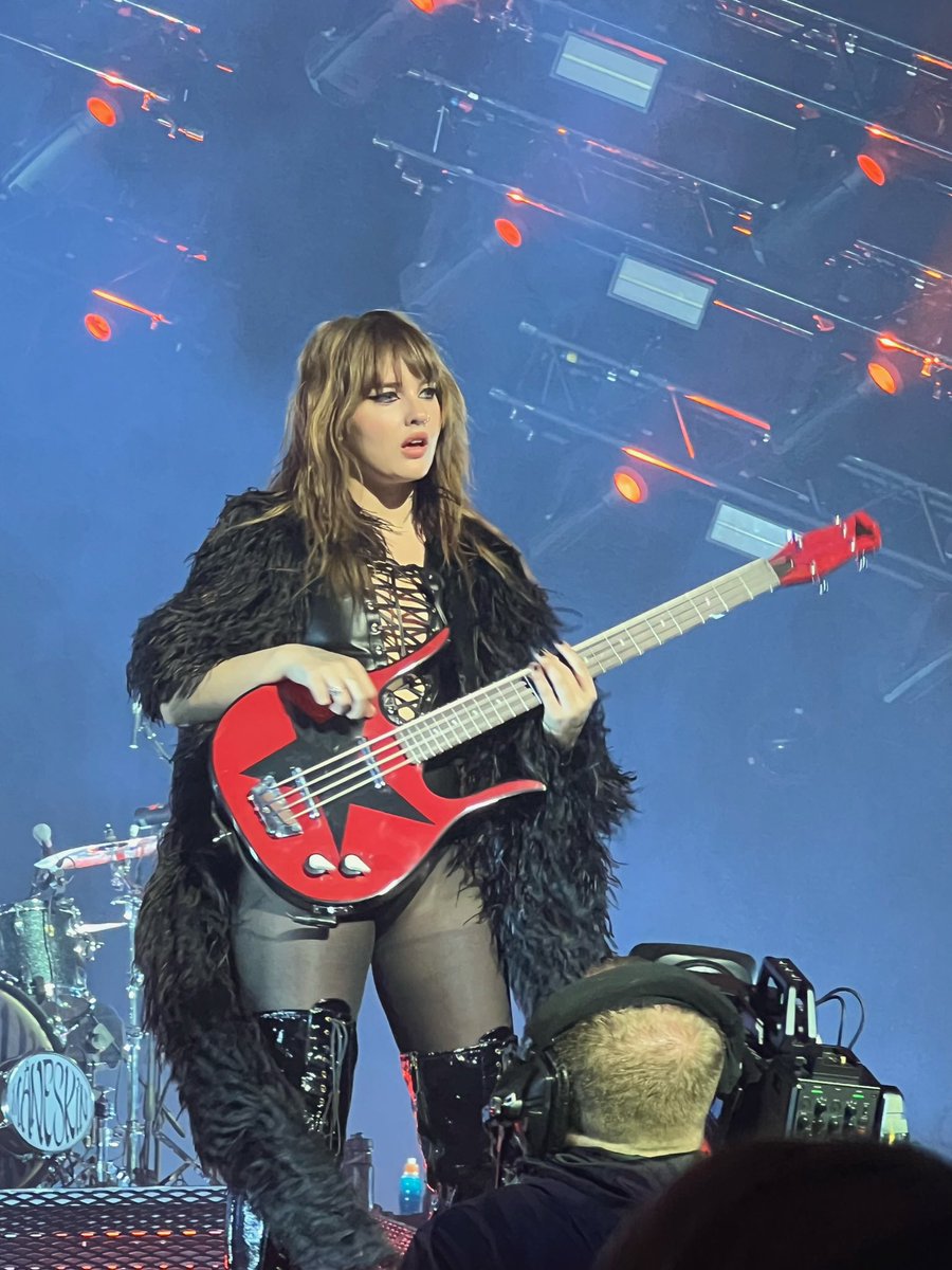 Katieeg25's tweet photo. @thisismaneskin were absolutely incredible tonight 🩵 https://t.co/R7b1GDI01K