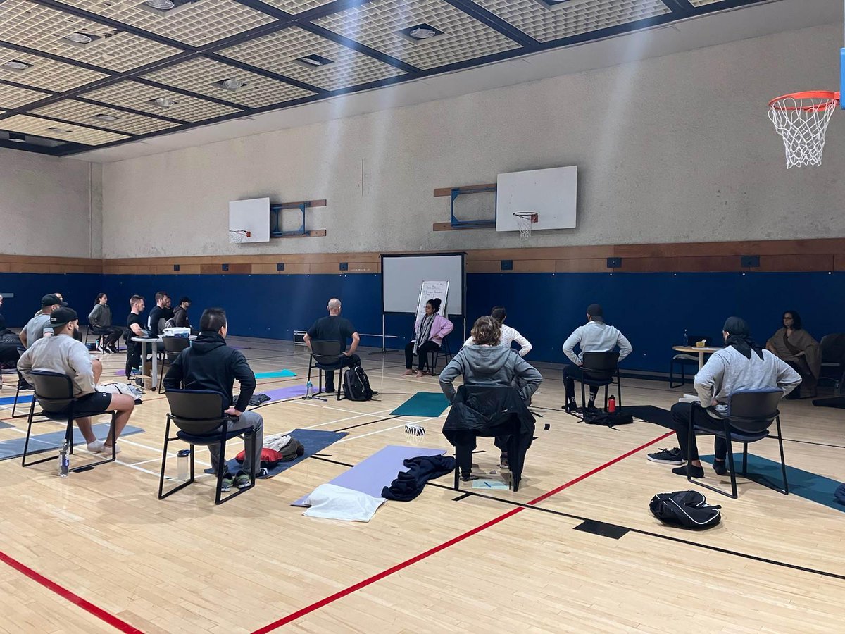 .@VancouverPD pleased to complete 1st session with @IAHVOfficial, grt feedback from members! Will be part of the overall #VPDWellnessProgram in support of officer well-being, #mentalhealth & incident stress relief.#skybreathmeditation. TY @ManjitKaurRana1 @hitujugessur