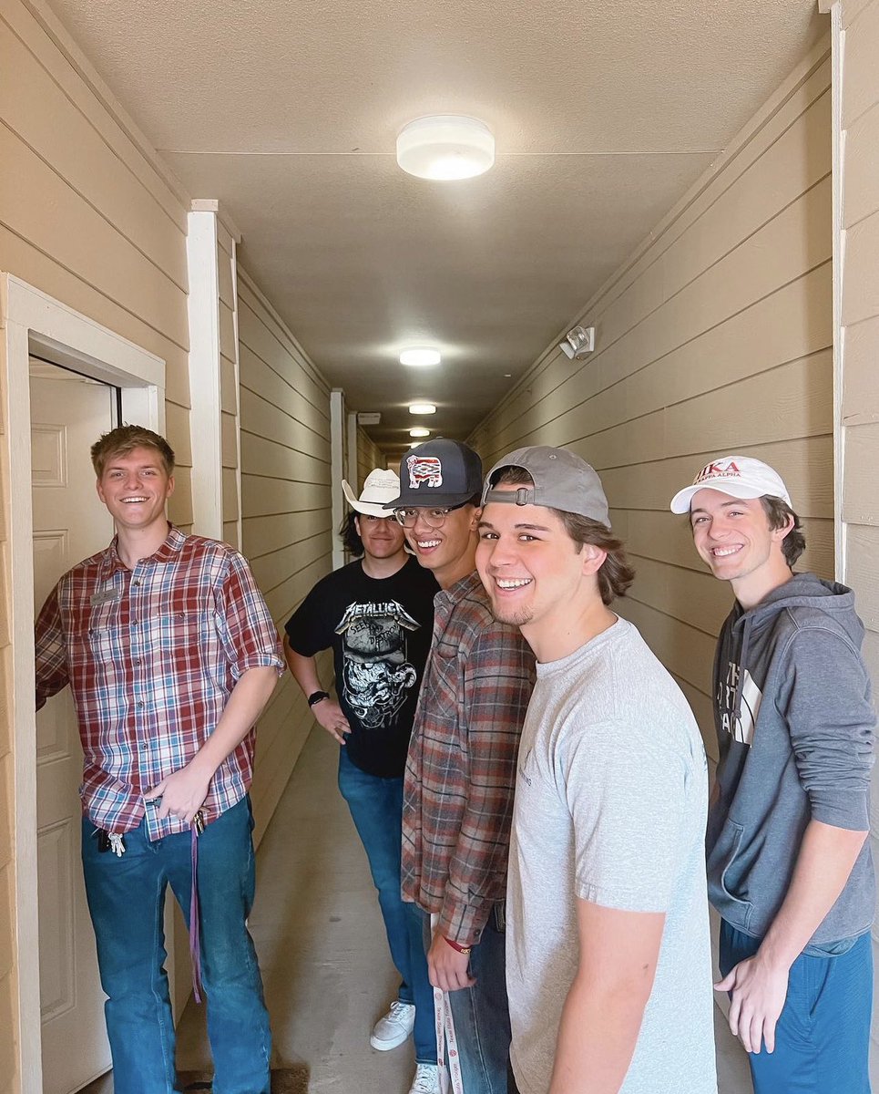 LegendsatNac's tweet photo. Grab your friends, schedule a tour, &amp; sign a lease to live together next fall!🤩

Our 4x4 floor plan is the perfect place for you! AVAILABILITY IS LIMITED‼️🏡

#legendsnacogdoches #bestofnac #legendsnac #domusstudentliving https://t.co/tausQek2cS