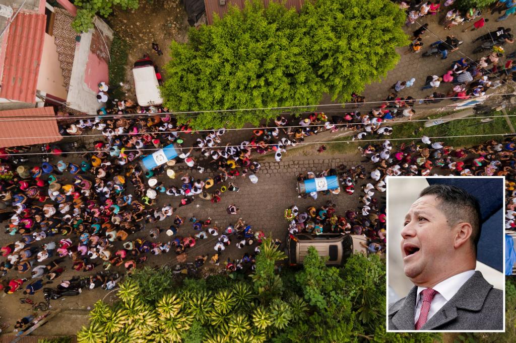 nypost's tweet image. 80,000 migrants amassed in Guatemala, heading to US for Title 42 end trib.al/tVRo5yq