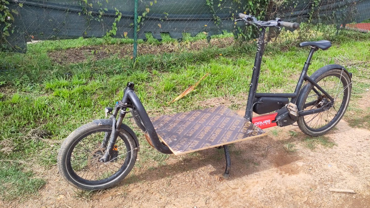 Maripasoula, Guyane française. Même au cœur de l'Amazonie la cyclologistique est présente !
<a href="/DouzeCycles/">DOUZE Cycles</a> <a href="/LCyclable/">Stein van Oosteren</a> <a href="/briceperrin/">Brice Perrin</a>
#cargobike