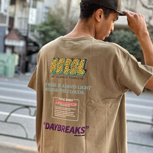 nataldesign's tweet photo. "HEMP TEE PRINTED DAYBREAKS" 
柔らかい着心地と、身幅が広く袖が短いシルエットにこだわった、オリジナルボディのヘンプTシャツに、プリントは「フロッキープリント」「発泡プリント」「多色刷り」という贅沢なアイテム！！
サイズやカラー少なくなっていますのでお早めに♪
https://t.co/QC8zzvbfIY https://t.co/D5FqT4dhii
